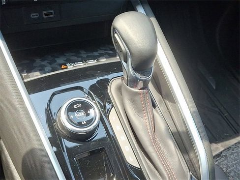 Used 2025 Chevrolet Colorado Z71 w/ Technology Package image 14