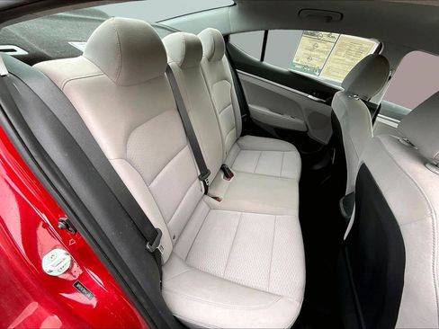 Used 2019 Hyundai Elantra SE image 17