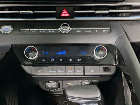 Used 2023 Hyundai Elantra Limited image 32