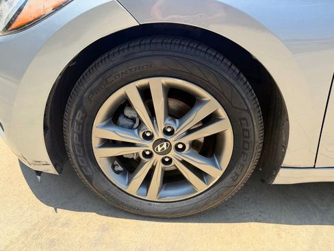 Used 2017 Hyundai Elantra SE w/ SE A/T Tech Package 03 FWD image 9
