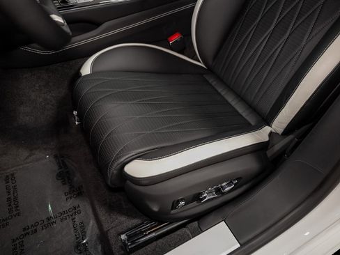 Used 2023 Bentley Flying Spur W12 image 33