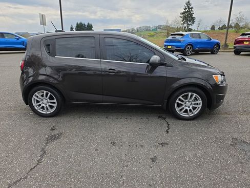 Used 2015 Chevrolet Sonic LT w/ Fun and Sun Package FWD image 7