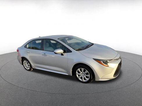 Used 2025 Toyota Corolla LE image 2