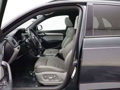 Used 2017 Audi Q3 2.0T Prestige w/ Prestige Package image 5