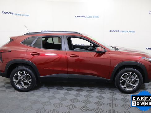 Used 2025 Chevrolet Trax LT image 4