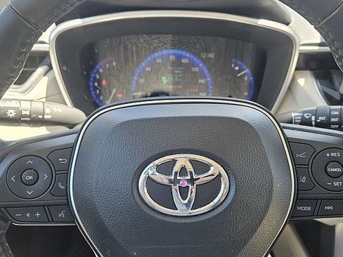 Used 2022 Toyota Corolla Cross XLE w/ Convenience Package image 17