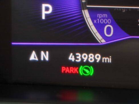 Used 2023 Volkswagen Tiguan SE R-Line image 16