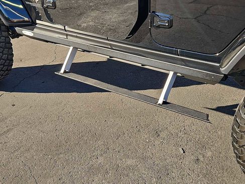 Used 2022 Jeep Wrangler Unlimited Rubicon w/ Trailer Tow Package image 37