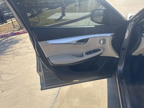 Used 2019 INFINITI QX50 Essential w/ Premium Audio Package image 5