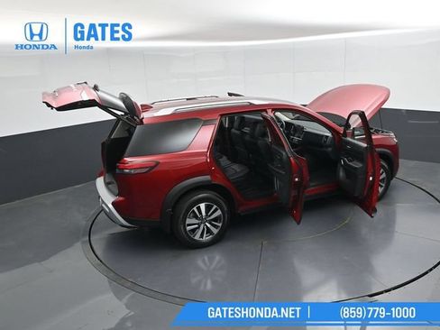 Used 2023 Nissan Pathfinder SL AWD/4WD image 55
