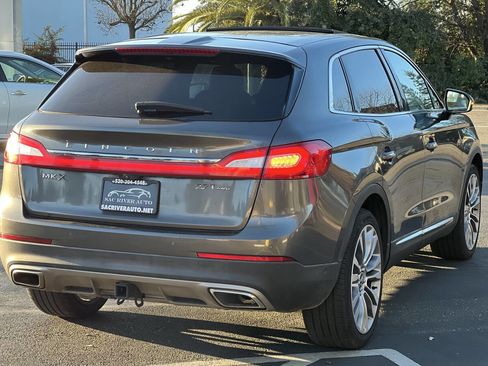 Used 2017 Lincoln MKX Reserve w/ Driver Assistance Package image 8
