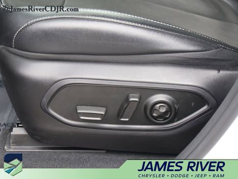 Used 2025 Jeep Grand Cherokee Altitude AWD/4WD image 24