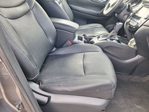 Used 2018 Nissan Rogue SV image 24