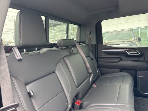 Used 2025 GMC Sierra 1500 SLT w/ SLT Premium Plus Package image 28