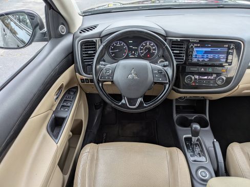 Used 2016 Mitsubishi Outlander SE image 14