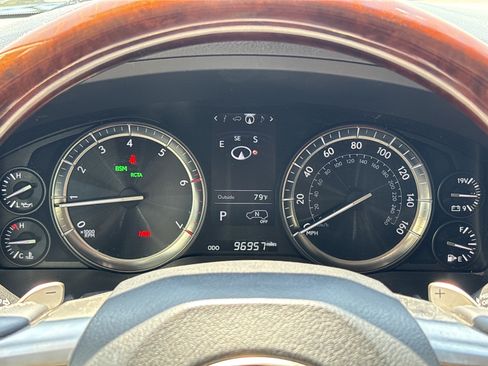 Used 2017 Lexus LX 570 4WD w/ Luxury Package image 21