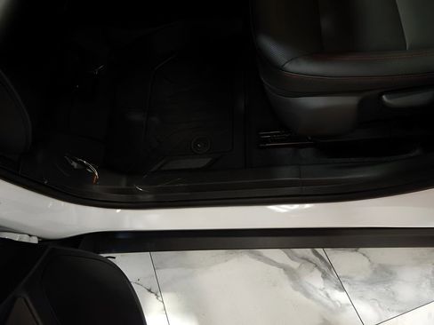 Used 2025 Chevrolet Trax RS w/ Sunroof Package image 12