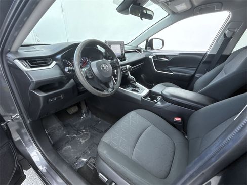 Used 2021 Toyota RAV4 XLE image 12