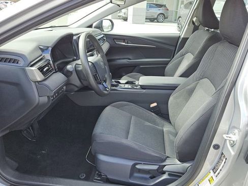 Used 2025 Toyota Camry LE image 3
