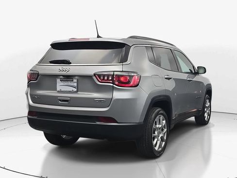 Used 2022 Jeep Compass Latitude AWD/4WD image 12