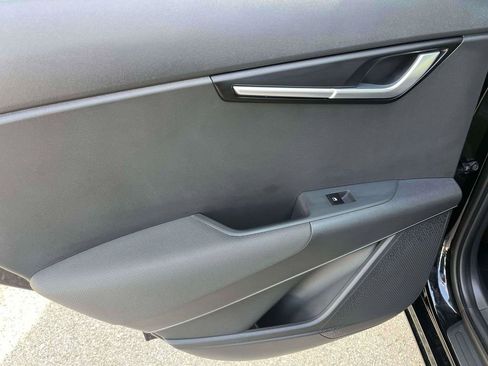 Certified 2025 Kia Niro EX image 6