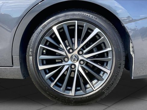 Used 2025 Lexus ES 350 w/ Premium Package FWD image 10