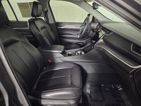 Used 2024 Jeep Grand Cherokee Limited w/ Black Appearance Package RWD image 31