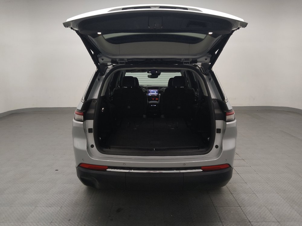 Used 2023 Jeep Grand Cherokee L Limited RWD image 29
