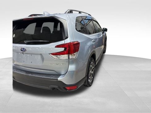 Used 2022 Subaru Forester Premium image 8