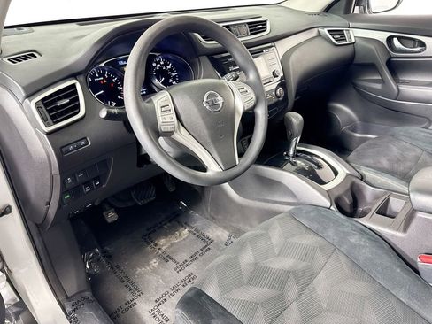 Used 2016 Nissan Rogue S w/ S Family Package AWD/4WD image 9