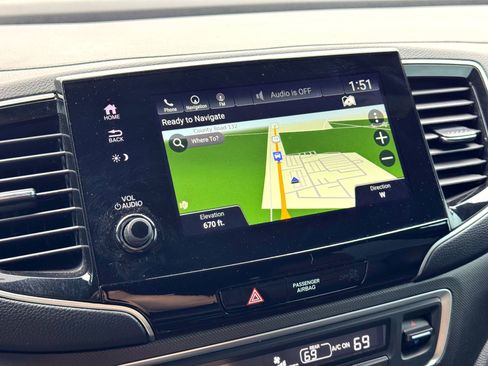 Used 2025 Honda Passport TrailSport image 32