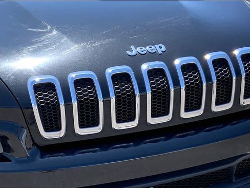 Used 2016 Jeep Cherokee Sport FWD image 29