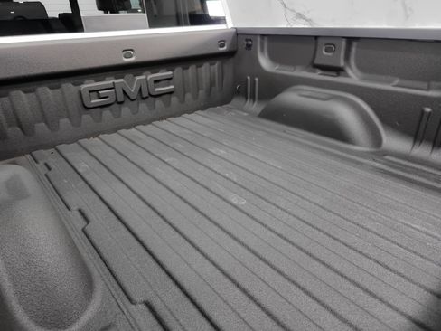 Used 2018 GMC Sierra 1500 SLT AWD/4WD image 4