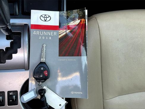 Used 2018 Toyota 4Runner SR5 Premium image 10