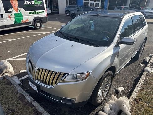 Used 2013 Lincoln MKX AWD image 3