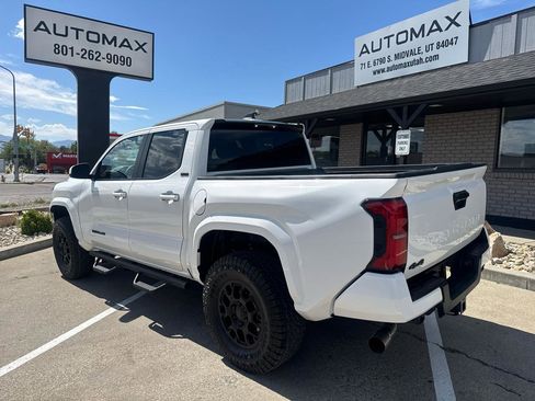 Used 2025 Toyota Tacoma SR5 AWD/4WD image 8
