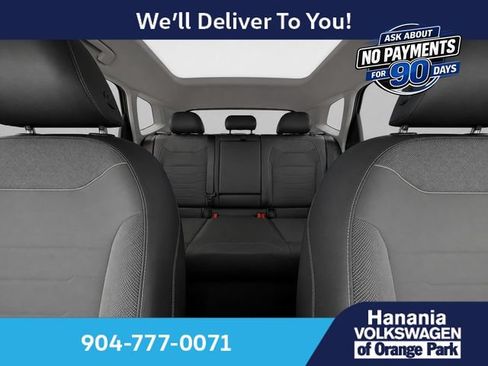 Used 2025 Volkswagen Taos SE FWD image 16