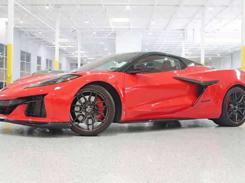 Used 2023 Chevrolet Corvette Z06 RWD image 2