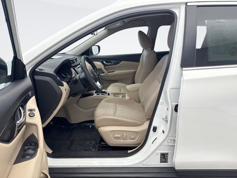 Used 2019 Nissan Rogue SV image 10