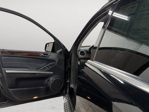 Used 2011 Mercedes-Benz GL 550 4MATIC image 14