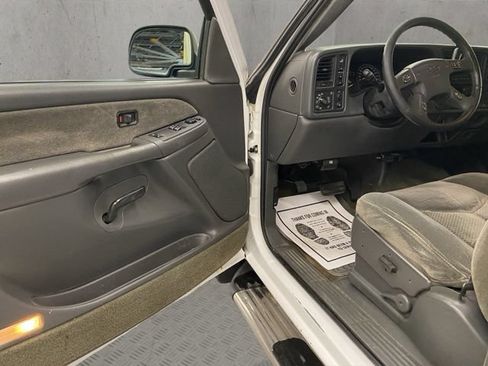 Used 2004 Chevrolet Silverado 2500 LS AWD/4WD image 16