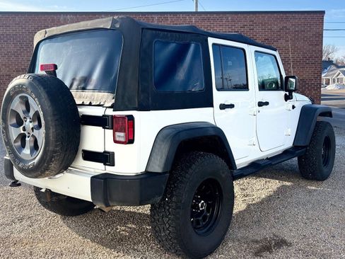 Used 2016 Jeep Wrangler Unlimited Sahara image 3