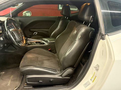 Used 2017 Dodge Challenger R/T Scat Pack RWD image 10