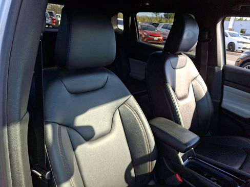 Used 2024 Jeep Compass Limited image 13