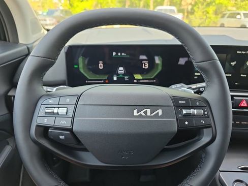 New 2026 Kia Sportage LX FWD image 9