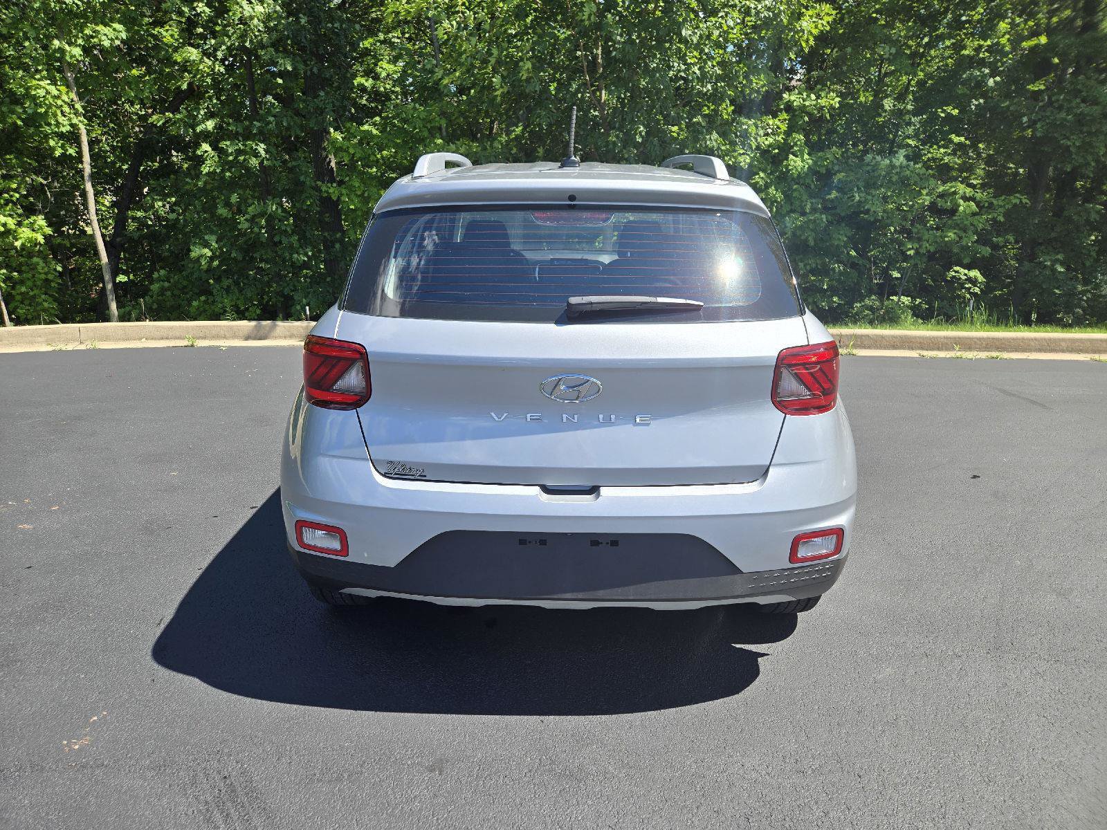 Used 2023 Hyundai Venue SEL FWD image 8