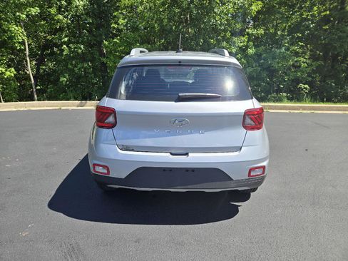 Used 2023 Hyundai Venue SEL FWD image 8