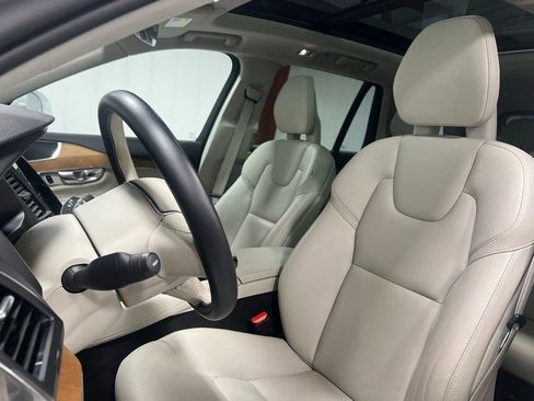 Used 2021 Volvo XC90 T6 Momentum w/ Climate Package image 22
