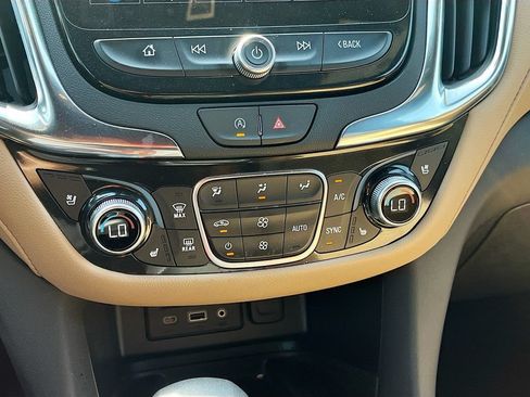 Used 2024 Chevrolet Equinox Premier AWD/4WD image 16
