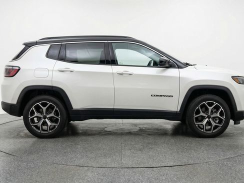 Used 2025 Jeep Compass Limited AWD/4WD image 11